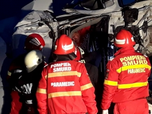 Accident cumplit pe DN6! Două TIR-uri s-au ciocnit violent, iar unul dintre șoferi a rămas încarcerat