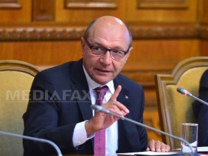 Băsescu îl îndeamnă pe Dragnea să-i urmeze exemplul şi să demisioneze din Parlament: