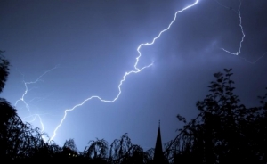 Când scăpăm de ploi? Veştile de la meteorologi nu sunt deloc bune