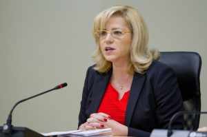 Comisarul european Corina Creţu către premierul Dăncilă: Riscăm dezangajarea fondurilor UE!