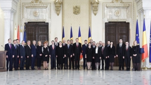 De cascadorii râsului: 17 parlamentari PSD și ALDE vor vota pentru demiterea lor
