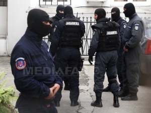 Grupare specializată în furturi din locuinţe şi societăţi comerciale, destructurata de poliţişti