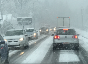Pe DN1 nu s-au imprastiat solutii antiderapante, conditiile de trafic fiind criminale. Multi soferi au fost surprinsi cu cauciucuri de vara