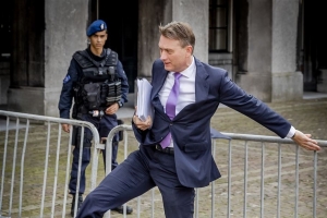 Ministrul olandez de Externe a demisionat după ce a minţit că s-a întâlnit cu Vladimir Putin care i-ar fi dezvăluit marele său