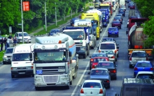 Protest al transportatorilor rutieri din România, în faţa Reprezentanţei Comisiei Europene de la Bucureşti pentru stoparea adoptării Pachetului Mobilitate 1