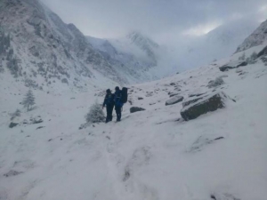 Salvamontiştii caută doi alpinişti din Craiova, rătăciţi în Masivul Retezat. A fost solicitată intervenţia unui elicopter MAI