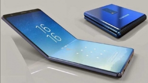 Samsung a prezentat în premieră un mult-aşteptat telefon pliabil