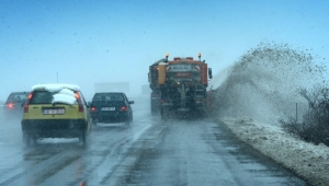 Situația traficului miercuri, la ora 18.00: Două autostrăzi și mai multe drumuri naționale, închise