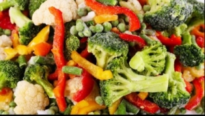 Supermarketurile anunţă clienţii să aducă înapoi fructele și legumele congelate