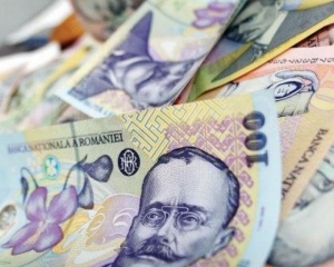 Un ieșean a găsit în zăpadă 1.000 de lei și a dus banii la Poliție
