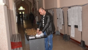 Un şofer din Buzău a plătit o amendă de circulaţie numai în monede de 1 ban in două sacoşe