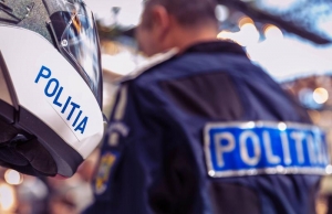 Un poliţist a ajuns la spital după ce a primit un pumn în bărbie când amenda un cerşetor