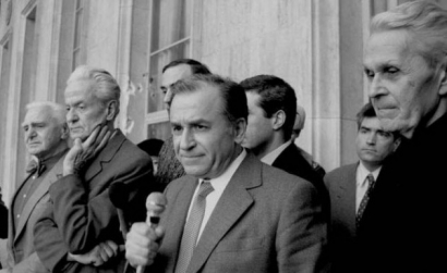 Alianta PSD-PNTCD: "Seniorul se răsuceşte în mormânt"