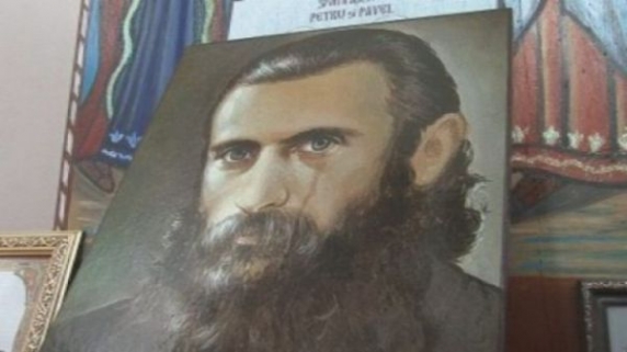 Icoana părintelui Arsenie Boca continuă să plângă. Ce spun reprezentanții BOR