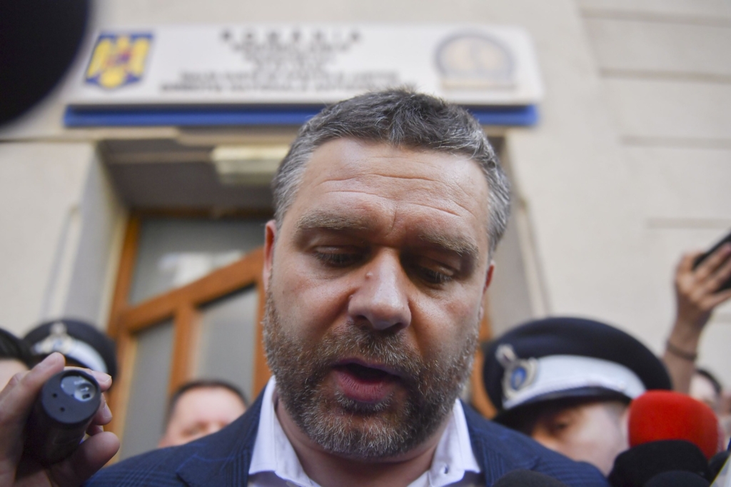 Șah mat politic - Ciprian Ciucu iese din cursa internă după dosarul de la DNA: 