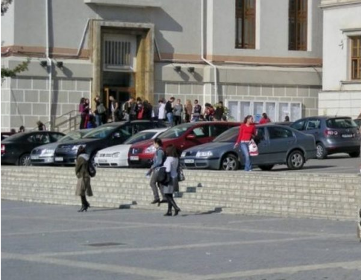 Șantaj cu filmulețe deocheate la UMF Iași. Flagrant în plină stradă după o ceartă între femei!