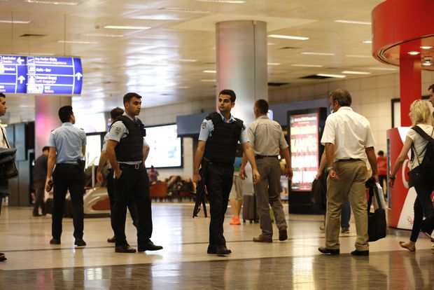 Șase presupuși membri ai grupării Stat Islamic, arestați după atentatul de pe aeroportul din Istanbul