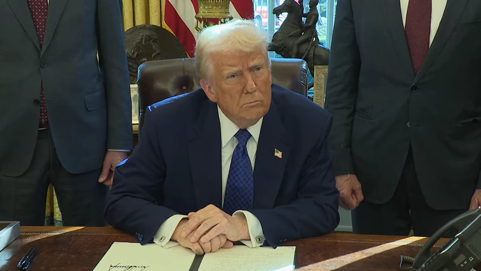 „De ce este în regulă ca America să invadeze militar, să bombardeze și să aresteze un lider străin, dar Rusia este rea pentru că a invadat Ucraina?" - întrebări pentru Trump