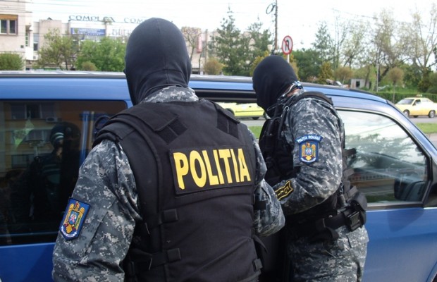 Șeful Biroului Rutier Piatra Neamț și 6 agenți au fost reținuți de procurorii DNA