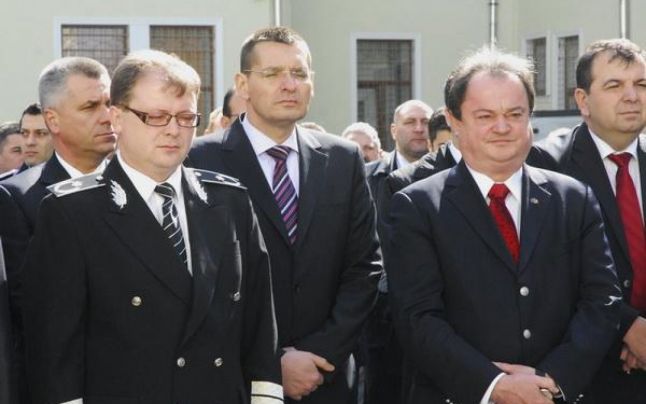 Şeful IPJ Bihor, chestorul Liviu Popa, vizat într-un dosar de corupţie. Vasile Blaga, audiat ca martor