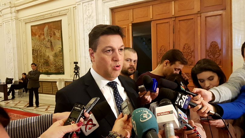 Şerban Nicolae: „O victorie a homosexualilor. De ieri, dispoziţiile Codului Civil ce definesc căsătoria între bărbat şi femeie sunt susceptibile de neconstituţionalitate”