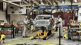 În plină criză energetică, exact când se oprește Centrala de la Cernavodă, marii consumatori Dacia și Ford repornesc producția

