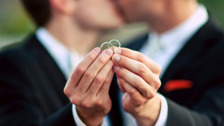 Încă o ţară din Europa a legalizat căsătoria persoanelor de același sex