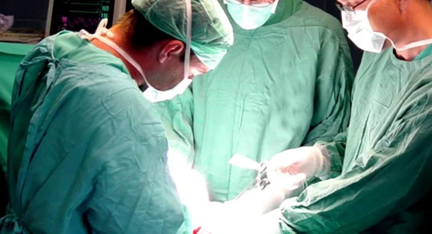 Încă un medic care făcea gărzi a murit. Coleg: „Câţi vreţi să se mai alinieze convoiului mortuar?”