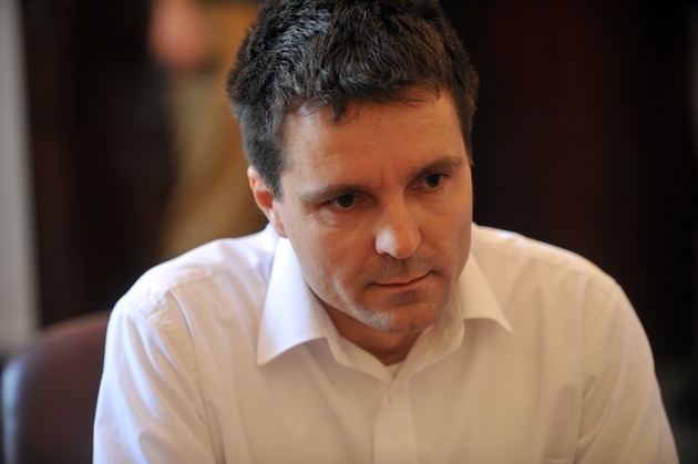 Încrengătura dintre Nicusor Dan, o bancă din Rusia și Gabriel Biriș