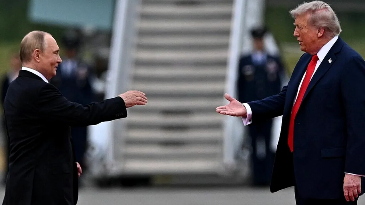 Întâlnire în trei la final de an pentru a se stabili ierarhiile globale: Donald Trump, Xi Jinping si Vladimir Putin se așează la aceeași masă a APEC