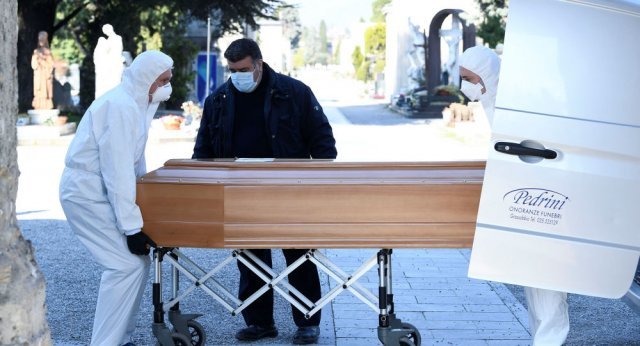 Şoc în Italia: 969 de decese într-o zi, cea mai mare cifră de la debutul epidemiei