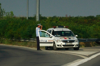 Şofer prins de poliţişti în timp ce circula cu 213 km/h pe A1