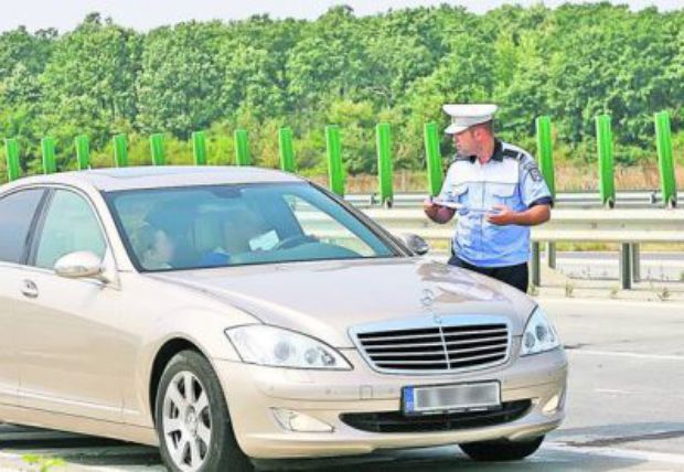 Șofer prins de polițiști în timp ce conducea cu 232 km/h pe A3