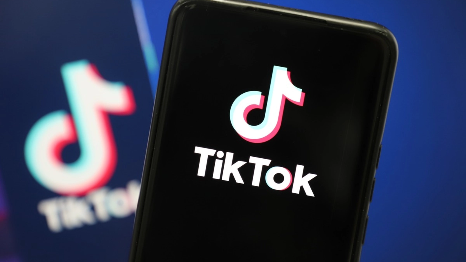 „Poliția" TikTok - Compania recrutează români pentru cenzura așa-zisului "conținut sensibil" în România
