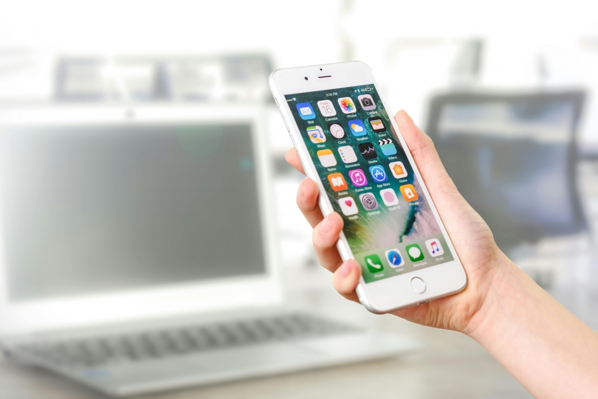 Șuruburile mici blochează visul lui Trump de a produce iPhone-uri în SUA: Este o poveste de basm, imposibilă în realitate