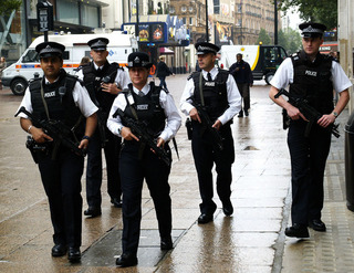 12 raniti intr-o explozie şi focuri de armă în apropierea Parlamentului Marii Britanii