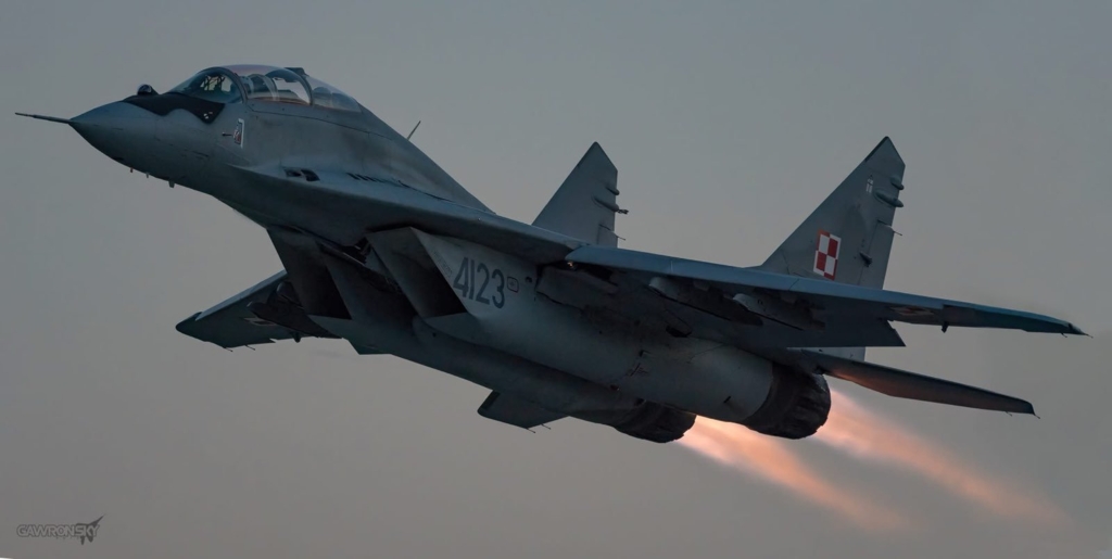 13 avioane de vânătoare MIG au fost trimise pentru a urmări un OZN, dezvăluie noi dosare secrete americane declasificate
