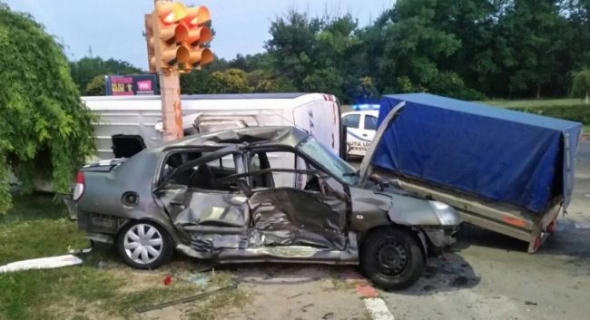 14 victime dupa impactul violent intre un microbuz care facea curse din Botosani si o alta masina