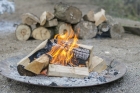 Încălzește-ți serile reci cu o vatră de foc în curte