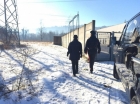 Încă un român găsit mort pe un câmp. Bărbatul a fost descoperit desculţ şi cu faţa în jos, în zăpadă