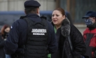 Șoșoacă a fost luată în primire de jandarmi de cum a apărut la protestul de la Ministerul Justiției