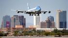 Air Force One cu Donald Trump la bord a fost la un pas de un incident aviatic major. O aeronavă cu pasageri era pe aceeași traiectorie si urma sa loveasca avionul prezidential