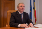 Augustin Lazar transmite premiul GDS lui Iulius Filip si tuturor disidentilor din Asociatia fostilor detinuti politici