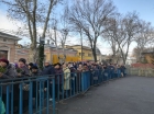  Bărbat dat în urmărire naţională, prins la coadă la moaştele Sfântului Nicolae, după ce a făcut scandal