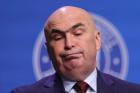 Bolojan e mai demagog decât prevede legea austeritatii: Premierul a încasat de la EximBank indemnizații cât 71 de salarii medii lunare!