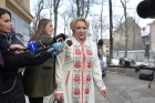 Cât a costat si cine a facut celebrul palton alb al Vioricăi Dăncilă