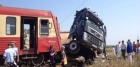 Camion plin cu bere, lovit de un tren în staţia Roşiori Est