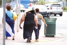 Caz șocant. Un bărbat a murit asfixiat, după ce soţia obeză a căzut peste el și nu s-a putut ridica
