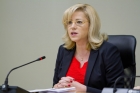 Comisarul european Corina Creţu către premierul Dăncilă: Riscăm dezangajarea fondurilor UE!