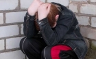 Copil de 10 ani, violat de doi colegi de şcoală. Băiatul s-a plâns tatălui că are dureri